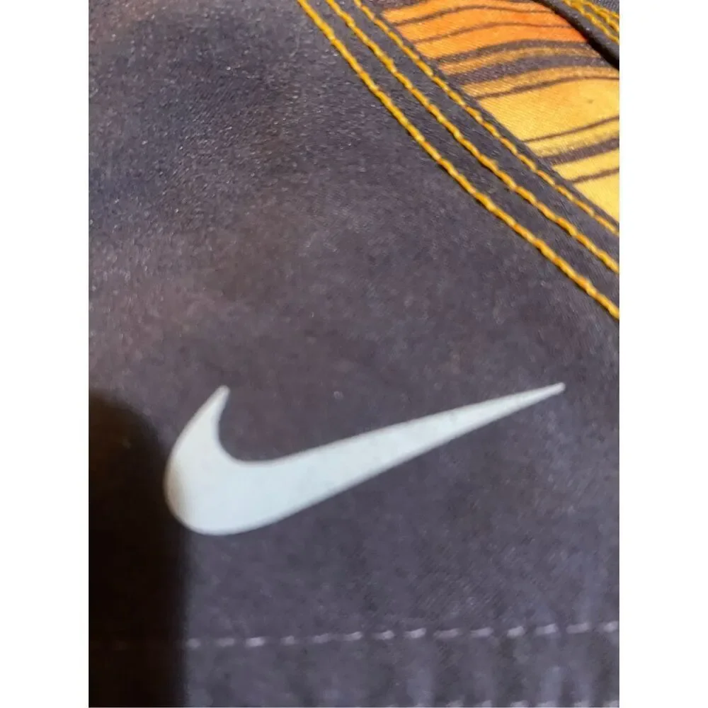 Nike men’s swim trunks, gray striped tie, front board shorts XL